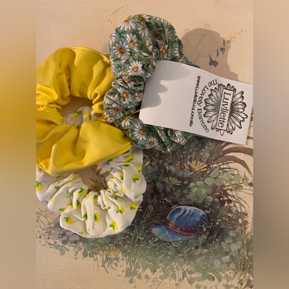 🌻NWT ALL 3 pcs. Chunky Hair Scrunches/Ponytails- 2 Flowery🌸1 Solid Yellow🌿BOP - Picture 14 of 16